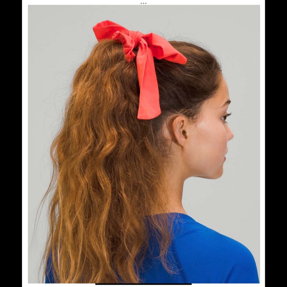 [NWT] Lululemon Uplifting Scrunchie *Big Bow
